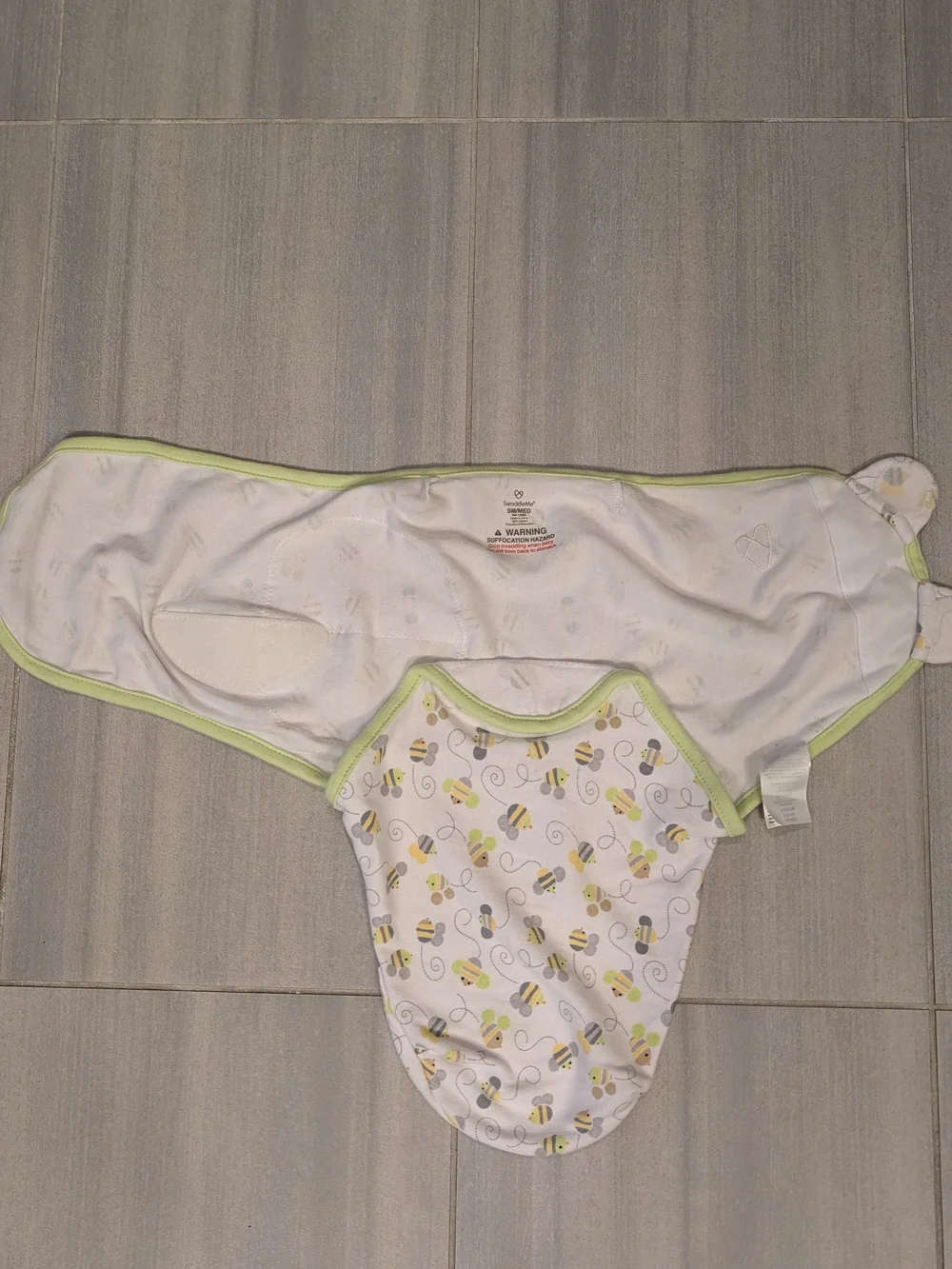 SwaddleMe White Baby Swaddle with Yellow and Light Green Bee Print
